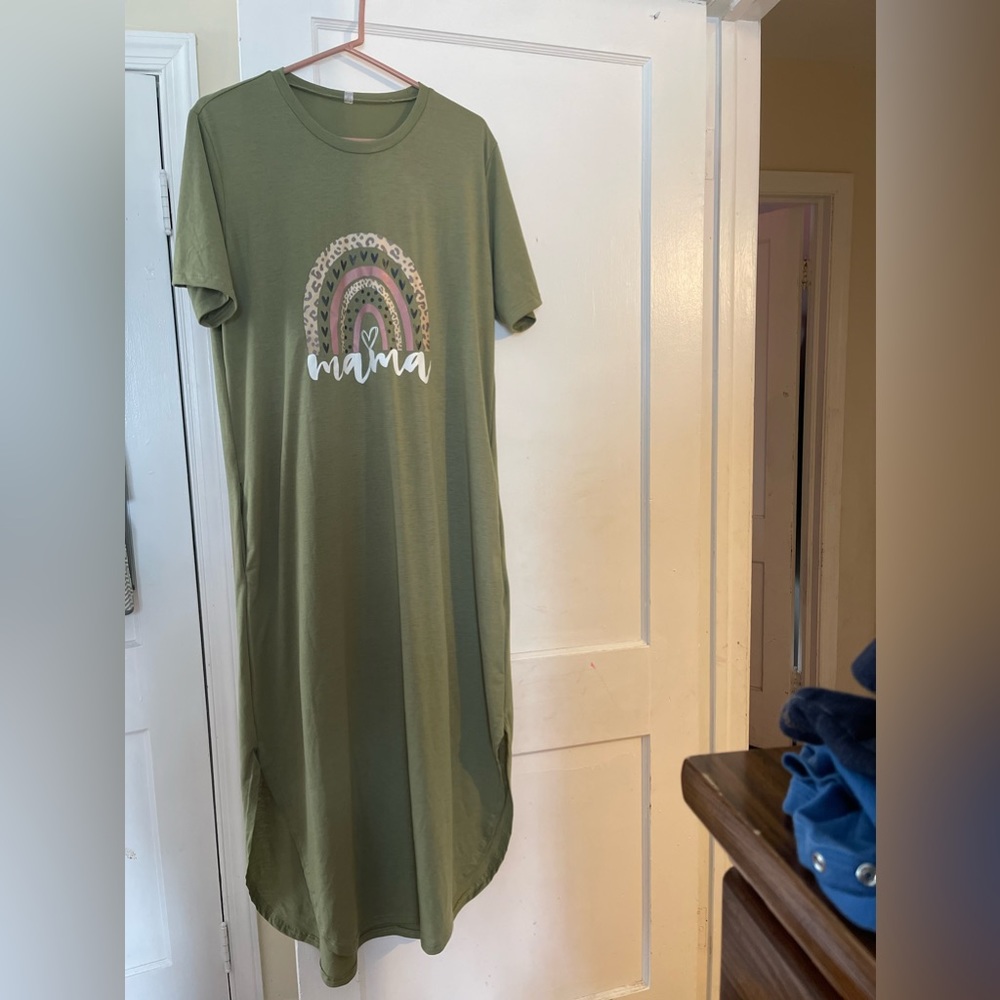 Short Sleeve “Mama” Maxi Dress With Side Pockets Size XL NWOT